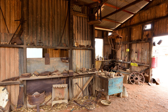 scene in the old abandoned garage, leave tools, Ghost town of Gwalia, Leonora, Western Australia, Australia, Ozeanien


