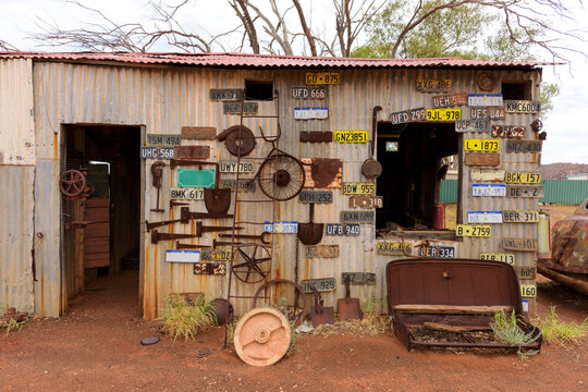 old abandoned cottage, decorate with old license plates and tools, Ghost town of Gwalia, Shire of Leonora, Western Australia, Australia, Ozeanien