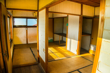 古い家の部屋の中