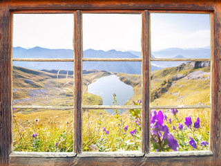 Fensterblick zum Augstsee am Loser