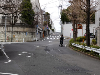 見通しの悪い交差点