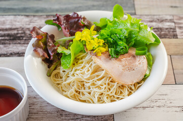 自家製サラダつけ麺