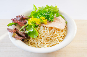 自家製サラダつけ麺