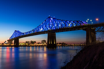 Fototapeta na wymiar The illuminated Jacques Cartier Bridge is an emblem of the city of Montreal 