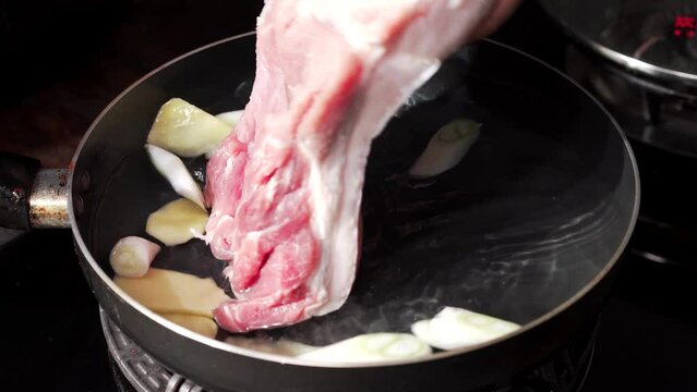 The production process of classic Sichuan cuisine with garlic and white meat