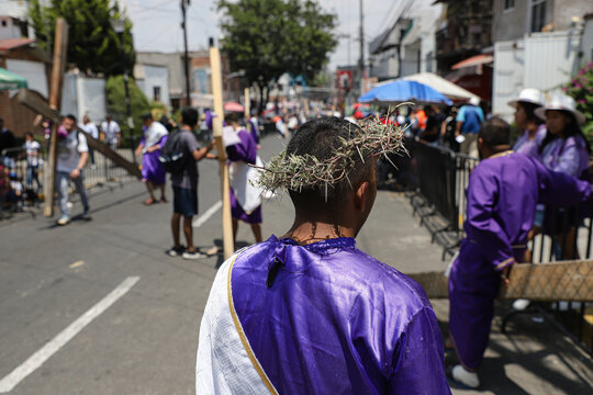 
Mexico City, Mexico. April 7, 2023. Thousands of Nazarenes of all ages and genders, tour the neighborhoods of iztapalapa, prior to the representation of the passion of Christ, which is celebrated.