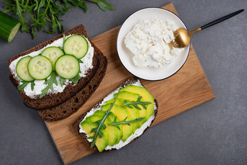 Healthy sandwich with white cottage cheese, avocado, cucumber and arugula