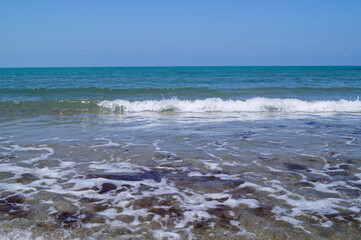 Olas playa. Mar caribe medio día en verano