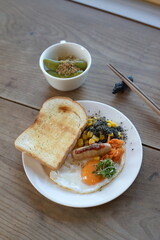 I had toast for breakfast.