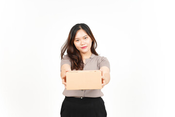 Naklejka premium Holding Package Box or Cardboard Box Of Beautiful Asian Woman Isolated On White Background
