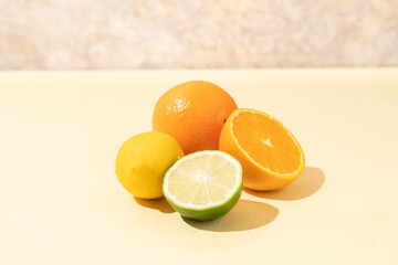 日差しを浴びる柑橘類