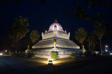 Obraz premium Night time at the Lotus Stupa also known as 