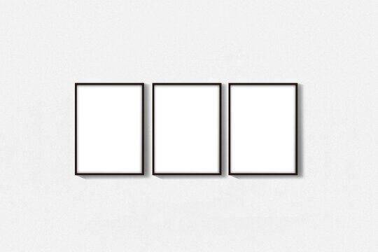 인테리어 벽걸이 새개의 빈 검정색 액자 프레임