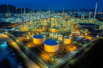 Fototapeta na wymiar Refinery factory oil storage tank at night.
