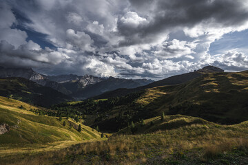 Obraz premium Dolomites mountain field