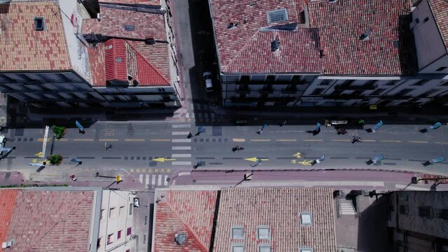 Top-down tracking shot of a biker cycling through les dimanches de respiration track