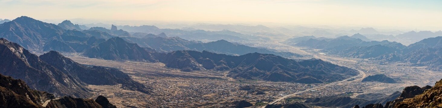 جبل النور في مكة المكرمة وجبل احد في المدينة المنورة وجبال الطائف
Jabal Al-Nour and Cave Hira in Makkah Al-Mukarramah, Mount Uhud in Al-Madinah Al-Munawwarah, and the Taif Mountains