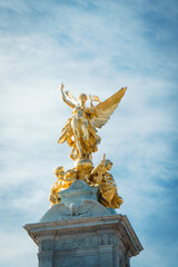 Fototapeta na wymiar Victoria Memorial Angel Buckingham Palace 