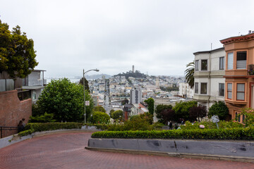 Naklejka premium San Francisco, California, USA, June 29, 2022: Lombard Street is one of the most crooked streets in San Francisco. This one-block stretch zig-zags downhill between Hyde and Leavenworth Streets.