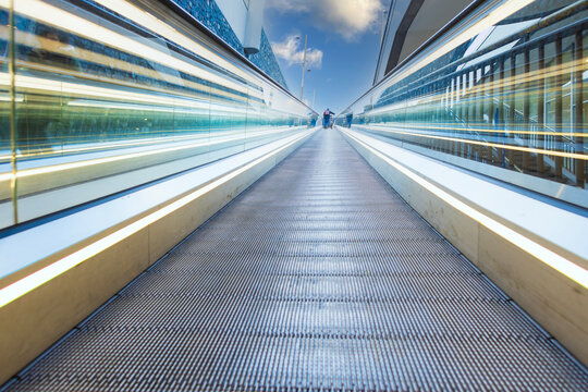 stairway to heaven. Deze rol band gaat vanuit de ondergrondse fietsenstalling naar buiten