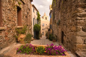 Dorf Grimaud im Süden Frankreichs