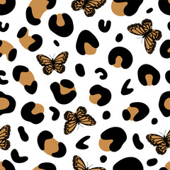 Leopard print with butterfly. Cat paw pattern with  butterflies. Leopard vector seamless pattern. Leopard skin texture. For textiles, clothing, bed linen, office supplies.