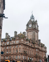 Fachada del edificio del Hotel Balmoral en Edimburgo, Escocia.