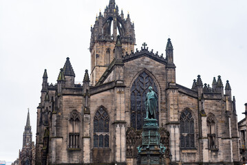Fototapeta na wymiar Catedral de Saint Giles o High Kirk en Edimburgo. Estatua de Adam Smith