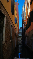 Fototapeta na wymiar Enge Gasse in Venedig