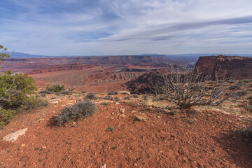 hiking the dead horse trail in dead horse point state park in utah, usa