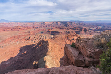 hiking the dead horse trail in dead horse point state park in utah, usa