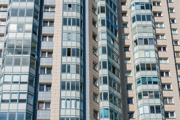 Obraz premium Multi-storey apartment building with many windows