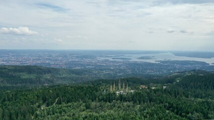 Fototapeta premium vue aérienne panoramique d'Oslo depuis Holmenkollen, norvège 