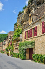 Fototapeta na wymiar France, the picturesque village of La Roque Gageac in Dordogne