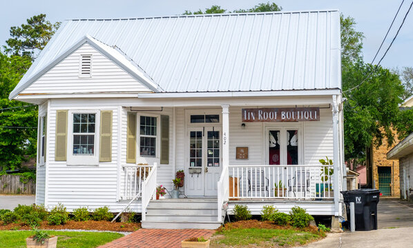 The Tin Roof Boutique on Williams Boulevard in Rivertown on March 31, 2023 in Kenner, Louisiana, USA
