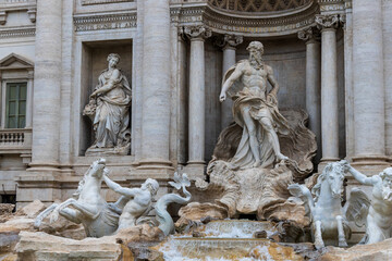 Fototapeta na wymiar Statutes of the Trevi Fountain