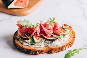 Open Sandwich with Prosciutto and Figs