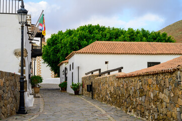 Fototapeta na wymiar Streets and houses of Canarian old town Betancuria on Fuerteventura island, winter in Spain