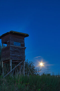 fullmoon with hunting lodge