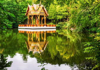 Thai-Sala (Thai room) in Westpark and reflection in water