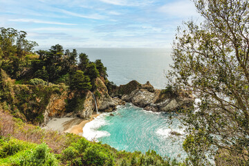 Obraz premium High angle view of McWay Falls, Big Sur, California