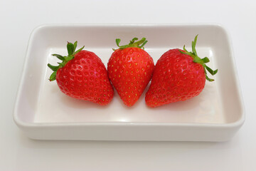 봄에 맛볼수 있는 제철과일, 맛있게 잘익은 딸기