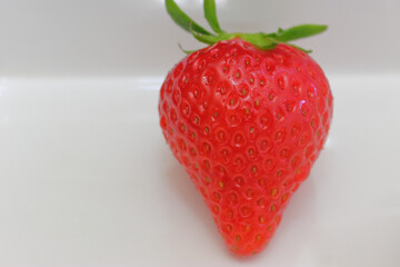 봄에 맛볼수 있는 제철과일, 맛있게 잘익은 딸기