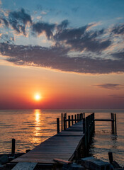Fototapeta na wymiar Chesapeake Bay fishing pier at sunrise