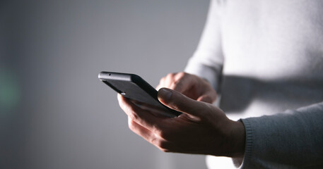 man hand holding smart phone..