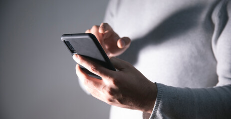 man hand holding smart phone..