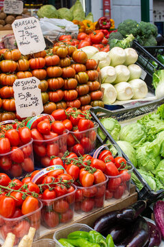 Pelas ruas da It&aacute;lia, o alimento farto.