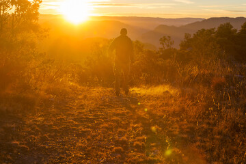 Obraz na płótnie Canvas Hike in sunset