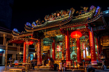 Fototapeta na wymiar View of Chinatown temple yaowarat Wat Traimit Withayaram Worawihan