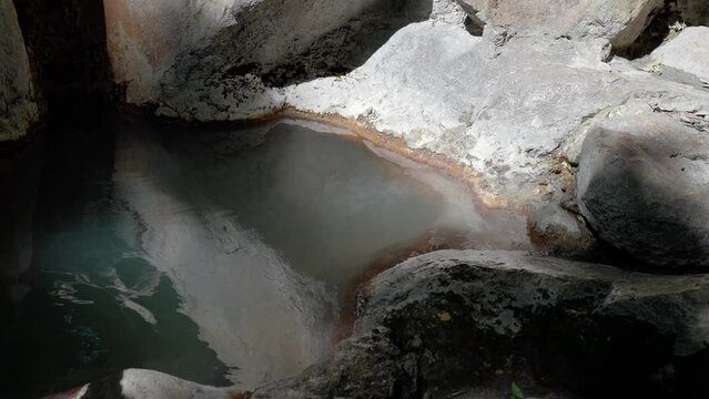霧島最古の野湯「目の湯」